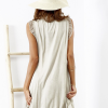 SCANDEZZA Beżowa sukienka z falbankami przy dekolcie - zdjęcie 3
