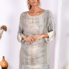 SCANDEZZA Khaki sukienka oversize z cekinami w malarski deseń - zdjęcie 3