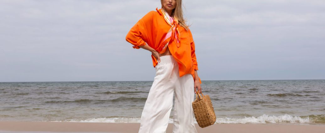 Szerokie spodnie w letnich stylizacjach na plażę.