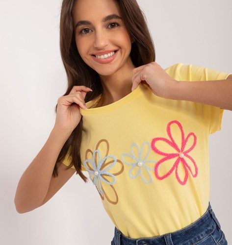 Żółty damski t-shirt z kolorową aplikacją BASIC FEEL GOOD