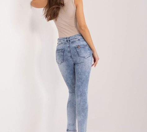 Niebieskie jeansowe rurki high waist