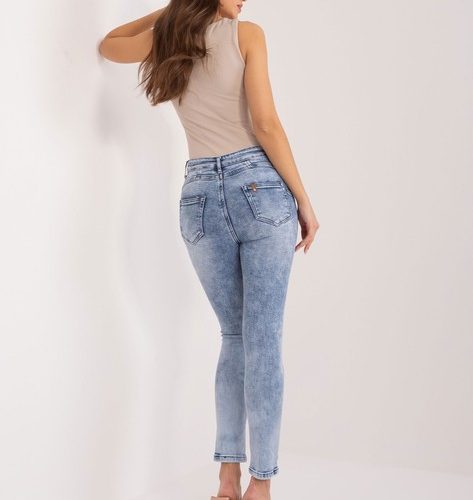 Niebieskie jeansowe rurki high waist